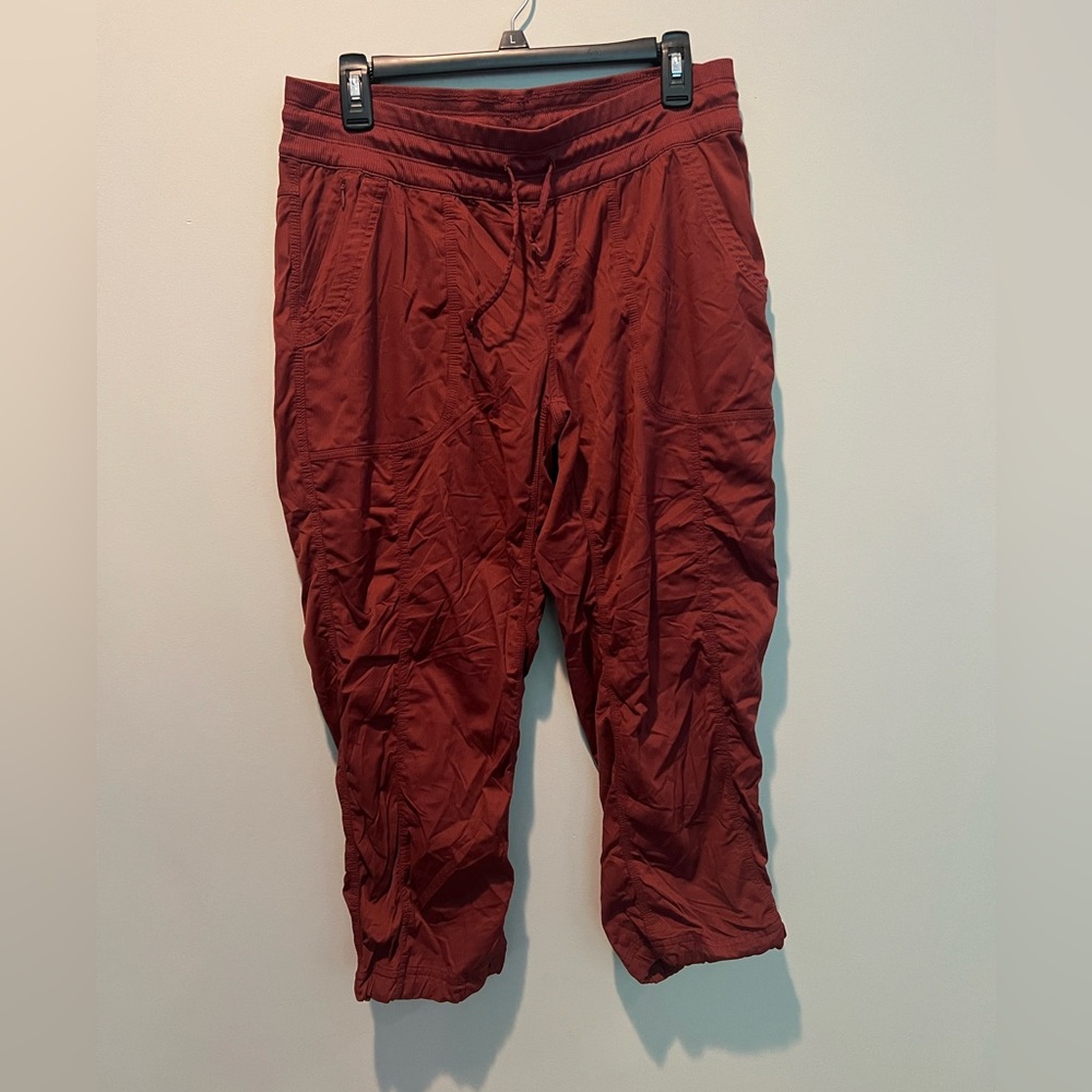 Women’s The North Face Capri Windbreaker pants